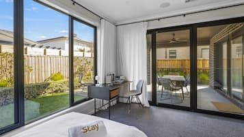 5 bedrooms, desk, iron/ironing board, travel crib