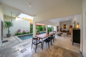 Superior-Villa | Esszimmer