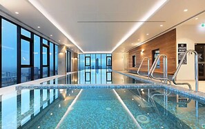 屋内プール、温水プール