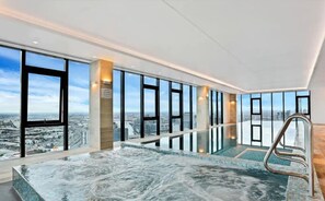 Indoor pool, a heated pool - Suave spacious amazing views high above the city
 (Southbank)