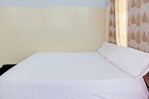 Standard Double Room - OYO Life 92853 Kost 999 (Praya)