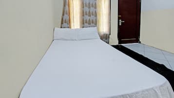 Standard Double Room | Desk, free WiFi, bed sheets