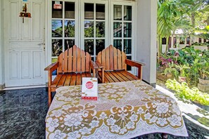 Reception - OYO Life 92853 Kost 999 (Praya)