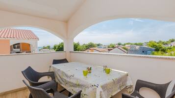 Apartamento estándar | Terraza o patio