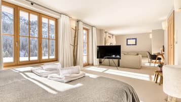 Luxury Chalet | 8 bedrooms, premium bedding, soundproofing, free WiFi