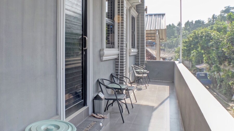 OYO Life 92830 Homestay Slamet Riadi Iv