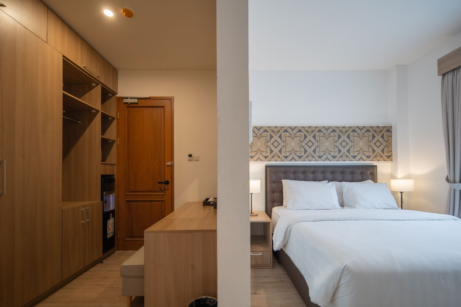 Minibar, desk, free WiFi, bed sheets