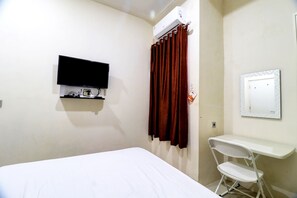 Standard Double Room - OYO Life 92707 D-akomiba Residence (Jambi)