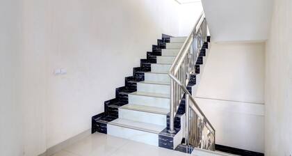 OYO Life 92707 D-akomiba Residence