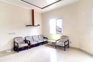 Lobby - OYO Life 92707 D-akomiba Residence (Jambi)