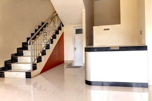 Reception - OYO Life 92707 D-akomiba Residence (Jambi)