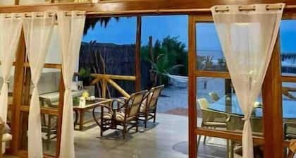 Casa Luna Beach House, Beachfront With A/C