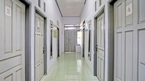 A corridor with doors numbered 3, 4, and 5, leading to rooms. - OYO Life 92937 Kost Putri Sarkara Syariah (Rogojampi)