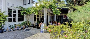 OYO Life 92937 코스트 푸트리 사르카라 시아리아