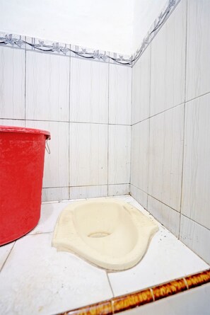 Phòng đôi Tiêu chuẩn | Phòng tắm | Buồng tắm vòi sen, khăn tắm 