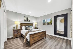 2 bedrooms, desk, iron/ironing board, travel cot