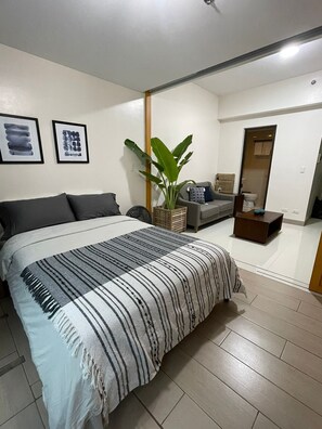 1 bedroom, WiFi, bed sheets - Simple but Modern @ J&D's One Uptown Residence in BGC Taguig Manila  (Taguig)