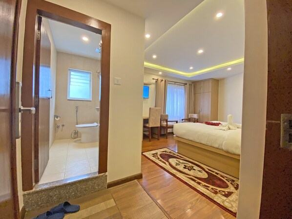 Deluxe Suite | Bathroom