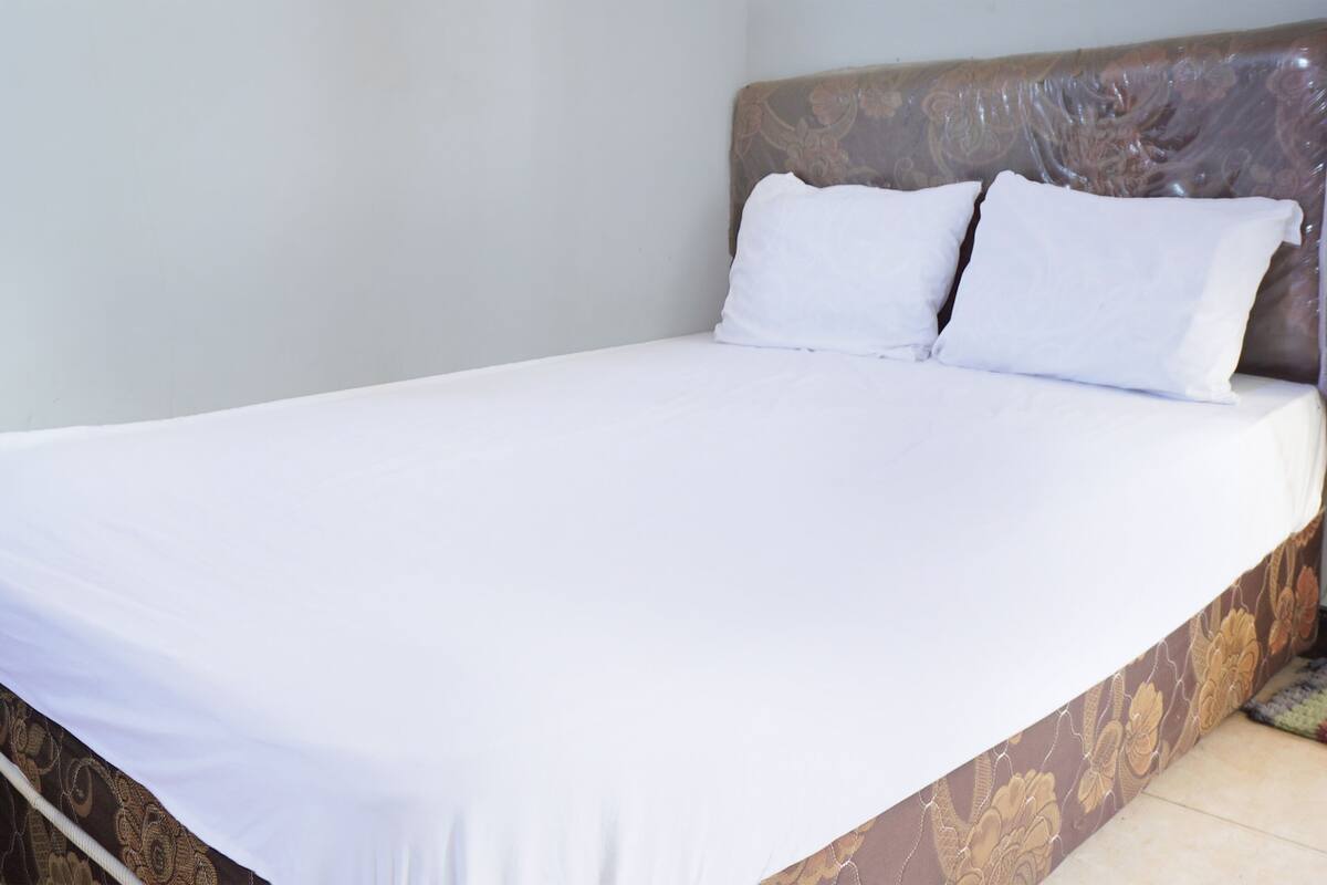 Kamar Double Standar | Wi-Fi gratis dan seprai linen