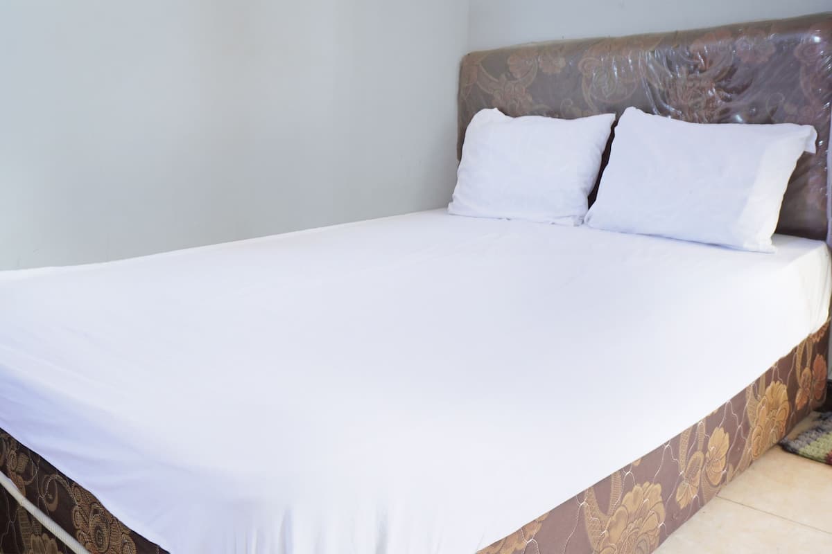 Standard Double Room | Free WiFi, bed sheets