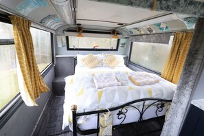 Cabin (Bertram Bus) - Fosfelle Glamping (Bideford)