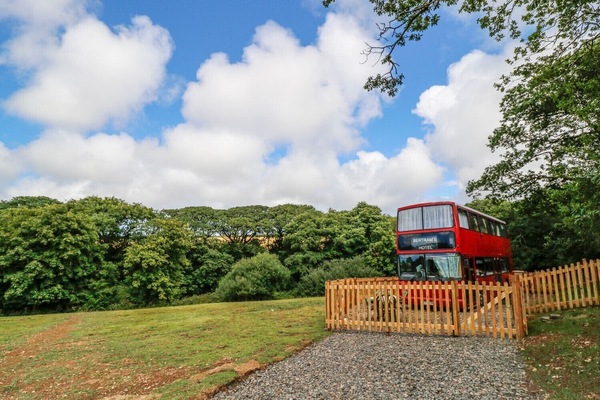 Cabin (Bertram Bus) | Hypo-allergenic bedding, individually decorated, individually furnished