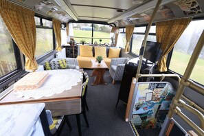 Hypo-allergenic bedding, individually decorated, individually furnished - Fosfelle Glamping (Bideford)