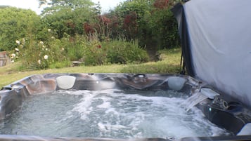Bañera de hidromasaje exterior