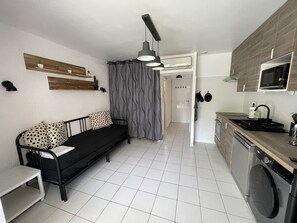 Réfrigérateur, four, plaque de cuisson, lave-vaisselle