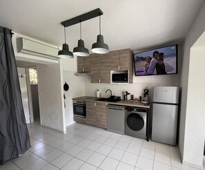 Réfrigérateur, four, plaque de cuisson, lave-vaisselle