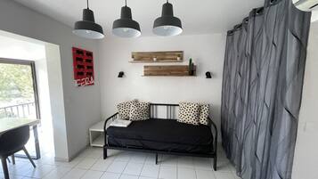 1 室のベッドルーム、アイロン / アイロン台、WiFi、ベッドシーツ