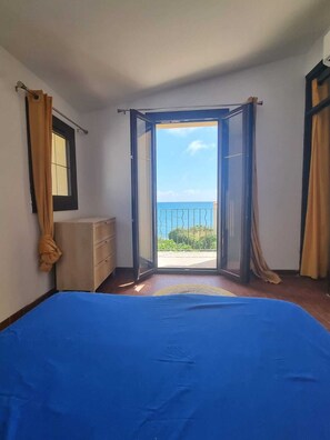 3 bedrooms, travel cot, free WiFi, bed sheets