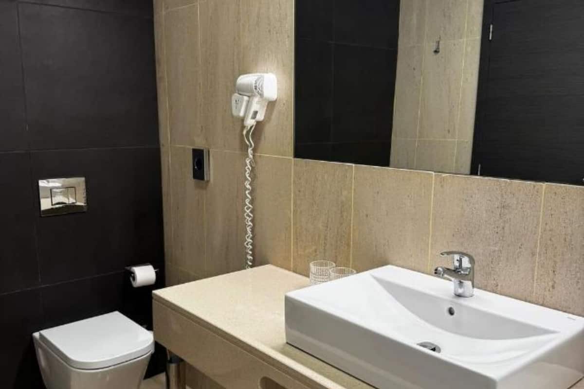 Kostenlose Toilettenartikel, Haartrockner, Seife, Shampoo