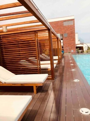 Pool - The Sun Pooljacuzzigymnew (Barranco)