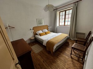 2 habitaciones, tabla de planchar con plancha y wifi 