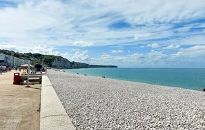 Beach nearby - 2 bedroom gorgeous home in Fécamp (Fécamp)