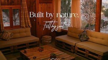 Habitación familiar con 2 camas individuales, 2 habitaciones, 2 baños, vistas al valle | Sábanas de algodón egipcio y ropa de cama de alta calidad