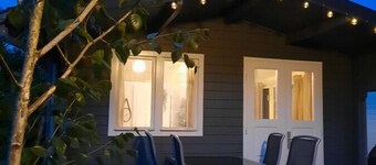 Cozy furnished cabin on a peaceful park