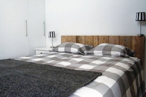 2 dormitoris, escriptori, wifi i roba de llit