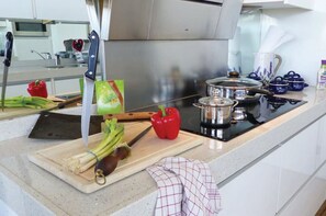 Fridge, microwave, oven, stovetop