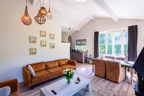 TV, fireplace - Enjoying peace and nature right by the forest (Putten)