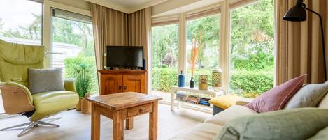 Tv, bøger, stereoanlæg