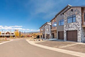 Exterior - Tranquil Getaway Granby, Colorado by StayLage (Granby)