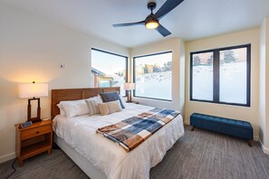 3 bedrooms, desk, iron/ironing board, free WiFi - Tranquil Getaway Granby, Colorado by StayLage (Granby)