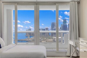 2 多间卧室、办公桌、熨斗/熨衣板、WiFi
