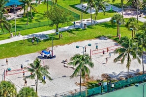 Sports court - 39th Floor Apt | Hot Tub | Gym | StayCozy (Miami)