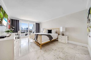 2 bedrooms, desk, iron/ironing board, WiFi