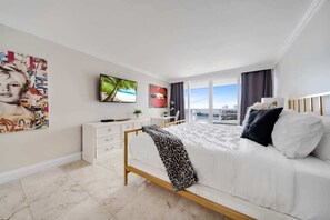 2 bedrooms, desk, iron/ironing board, WiFi - Central Long Stay Base | Gym & Balcony | StayCozy (Miami)