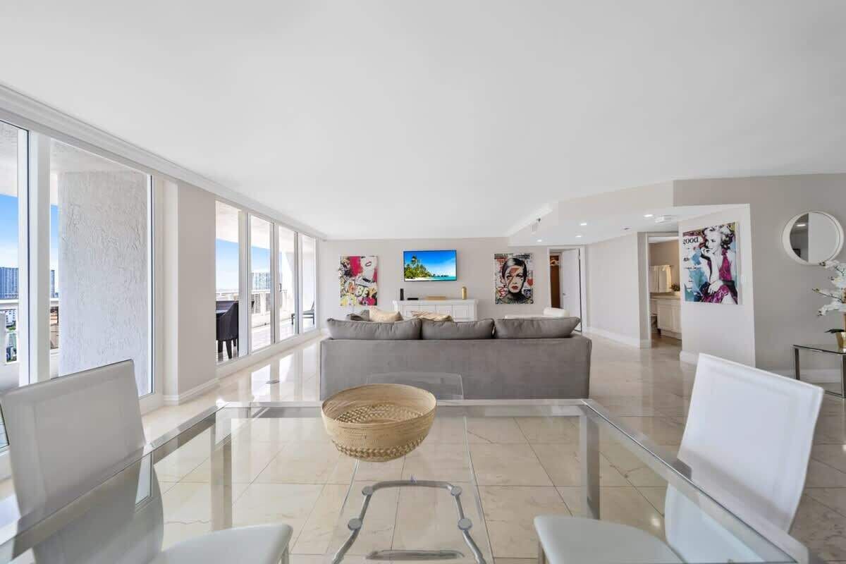 Televisor i oficines 