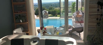 Logement Avec Piscine Couverte Chauffée et spa Privatifs, vue Panoramique